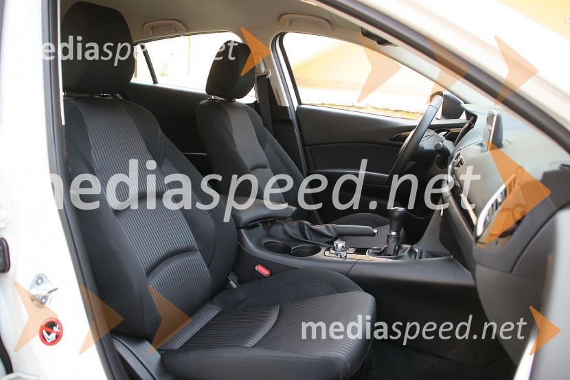 Mazda3 SP G100 Challenge, spredaj so sedeži udobniMazda3 SP G100 Challenge, mediaspeed test
