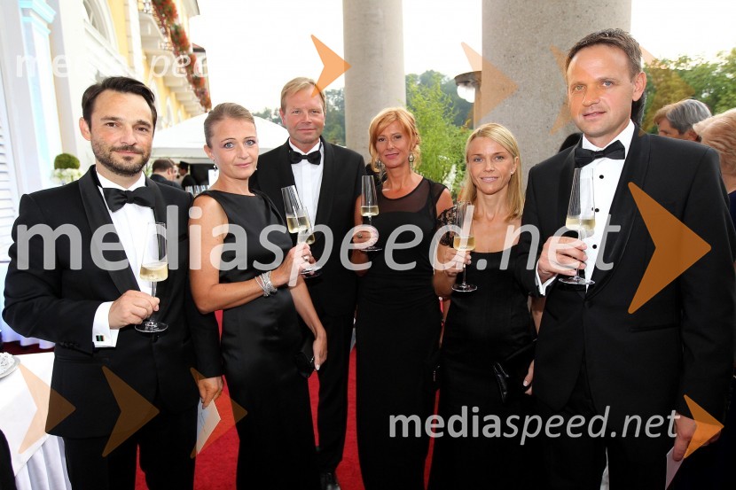  Danilo Ferjančič, generalni direktor Porsche Slovenija d.o.o;  Polona Ferjančič;  Marko Škriba, direktor znamke Volkswagen pri Porsche Slovenija d.o.o.;  Teja Škriba;  Mirjam Bolta;  Franci Bolta, direktor znamke Audi pri podjetju Porsche Slovenija d.o.o.Anin ples 2014