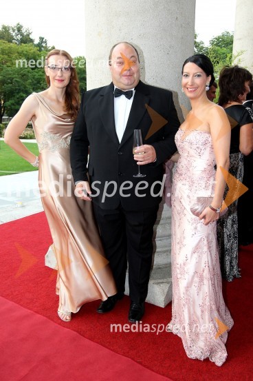  Mojca Celin, modna oblikovalka;  Jakob Marušič;  Petra Kancler, novinarkaAnin ples 2014