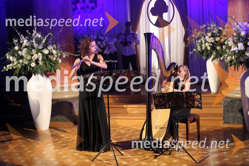  Barbara Volčič, flavtistka;  Urška Rihtarič, harfistkaAnin ples 2014