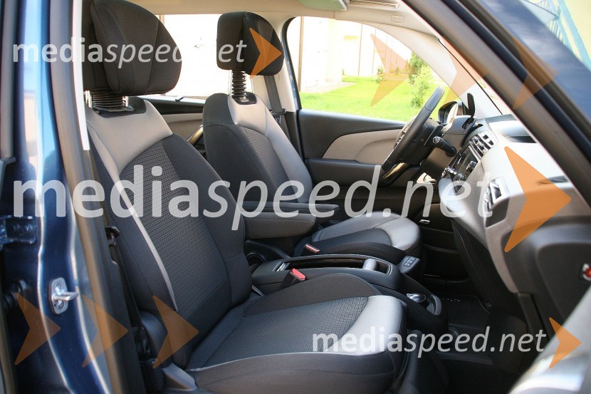 Citroën Grand C4 Picasso BlueHDi Exclusive, sedeži so potovalno udobniCitroën Grand C4 Picasso BlueHDi Exclusive, mediaspeed test