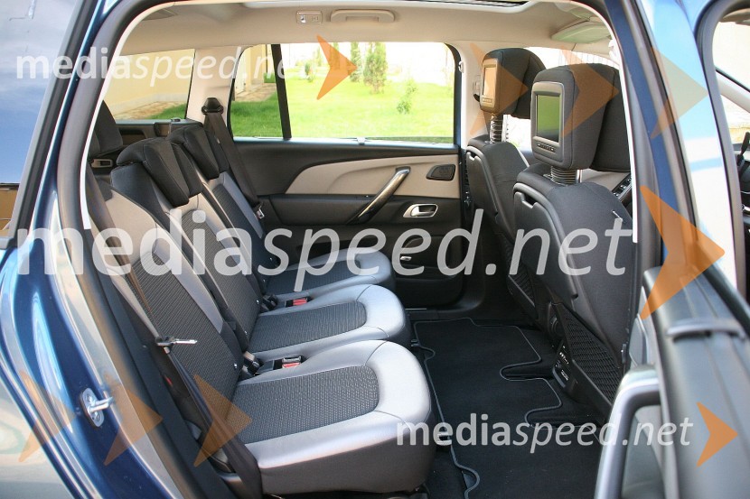 Citroën Grand C4 Picasso BlueHDi Exclusive, veliko prostora v drugi vrstiCitroën Grand C4 Picasso BlueHDi Exclusive, mediaspeed test