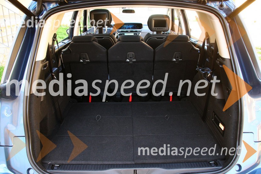Citroën Grand C4 Picasso BlueHDi Exclusive, ob petih sedežih znaša prostornina čez 700 litrovCitroën Grand C4 Picasso BlueHDi Exclusive, mediaspeed test