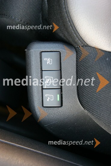 Citroën Grand C4 Picasso BlueHDi Exclusive, sprednja sedeža sta masažnaCitroën Grand C4 Picasso BlueHDi Exclusive, mediaspeed test