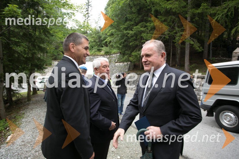  Jure Žerjav, župan občine Kranjska Gora;  Metod  Dragonja, minister za gospodarstvoSpominska svečanost ob Ruski kapelici