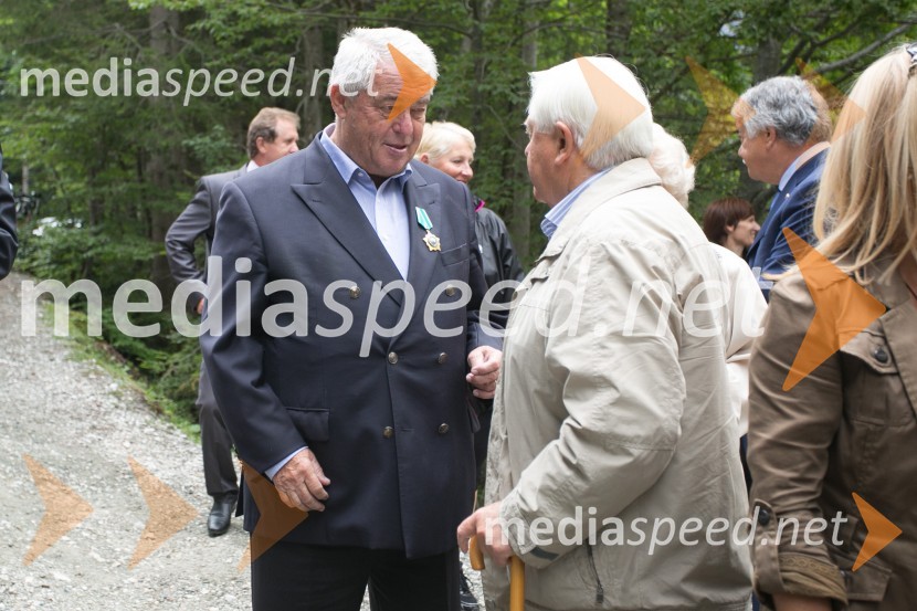  Saša Geržina, predsednik društva Rusija Slovenija;  Milan Kučan, nekdanji predsednik Republike SlovenijeSpominska svečanost ob Ruski kapelici