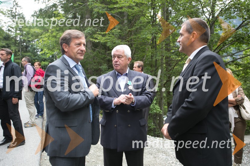  Karl Erjavec, minister za zunanje zadeve RS, predsednik stranke Desus;  Saša Geržina, predsednik društva Rusija Slovenija;  Jure Žerjav, župan občine Kranjska GoraSpominska svečanost ob Ruski kapelici