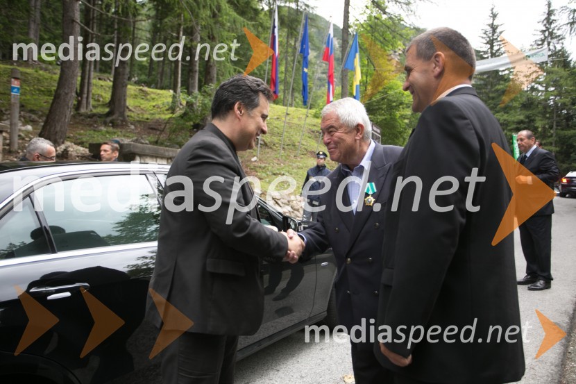  Mitja Bervar, predsednik Državnega sveta RS;  Saša Geržina, predsednik društva Rusija Slovenija;  Jure Žerjav, župan občine Kranjska GoraSpominska svečanost ob Ruski kapelici