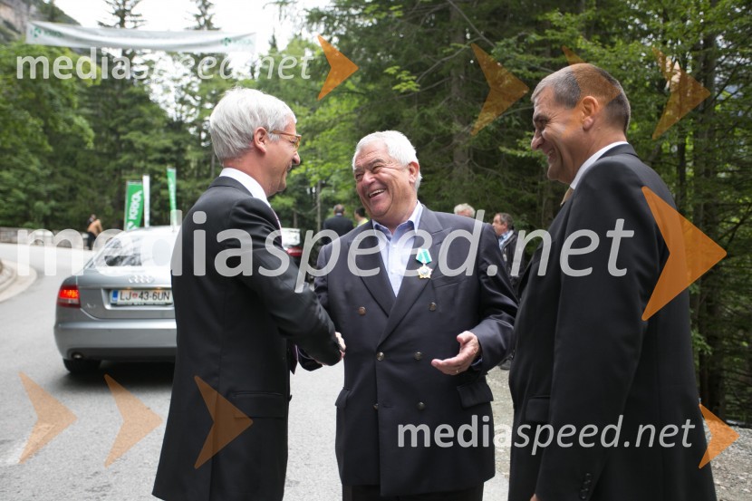 dr. Jernej Pikalo, minister za izobraževanje, znanost in šport;  Saša Geržina, predsednik društva Rusija Slovenija;  Jure Žerjav, župan občine Kranjska GoraSpominska svečanost ob Ruski kapelici