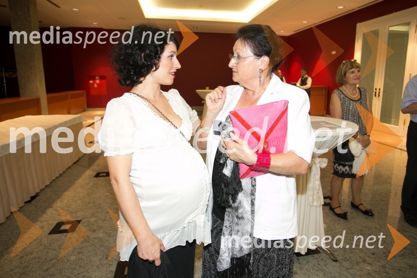  Živa Ploj Peršuh, dirigentka;  Saša LajovicSimfonični koncert z Mednarodnim orkestrom Ljubljana