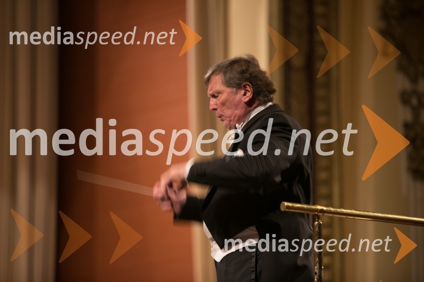  Uroš Lajovic, dirigentSimfonični koncert z Mednarodnim orkestrom Ljubljana