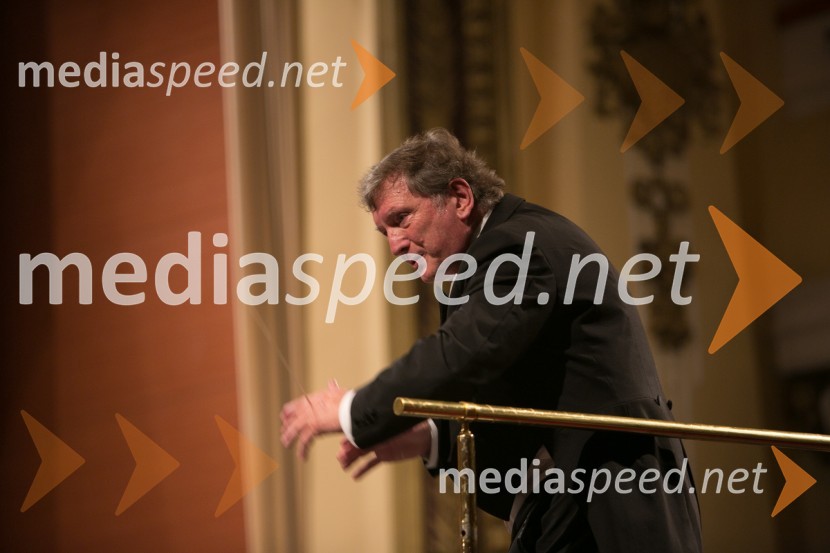  Uroš Lajovic, dirigentSimfonični koncert z Mednarodnim orkestrom Ljubljana