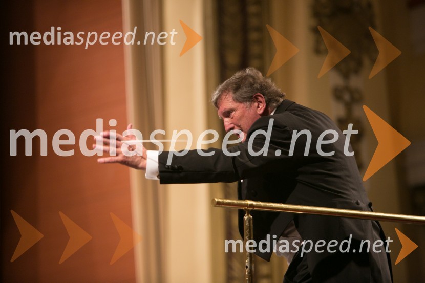  Uroš Lajovic, dirigentSimfonični koncert z Mednarodnim orkestrom Ljubljana