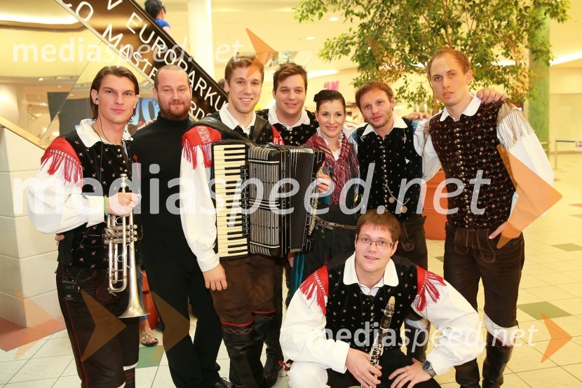  Jan Tamše, Ansambel Saša Avsenika;  ... ;  Sašo  Avsenik, glasbenik;  Aleš Jurman, Ansambel Saša Avsenika;  Maja Berce Podrekar, Ansambel Saša Avsenika;  Mitja Skočaj, Ansambel Slavka Avsenika;  Dejan Zupan, Ansambel Saša Avsenika;  Matic Plevel, Ansambel Saša AvsenikaEuropark praznuje 14. rojstni dan