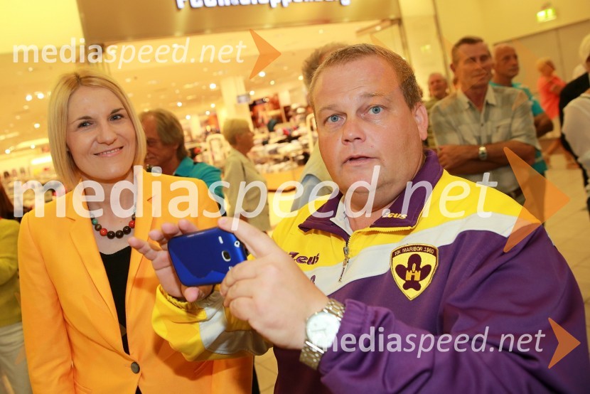 mag. Nataša Žnuderl Haložan, asistentka za marketing in office Europark;  ... Europark praznuje 14. rojstni dan