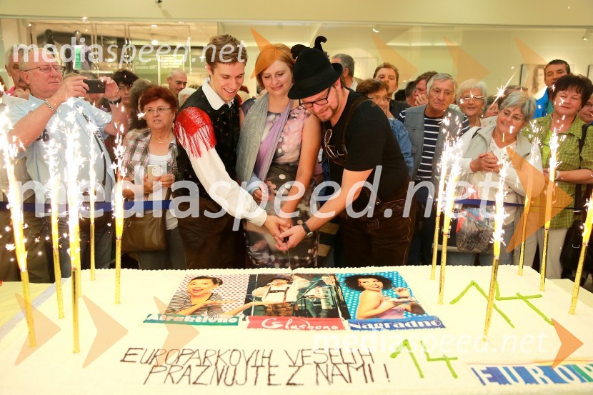  Sašo  Avsenik, glasbenik;  Simona Mandl, center manager Europark;  Jurij  Zrnec, igralecEuropark praznuje 14. rojstni dan
