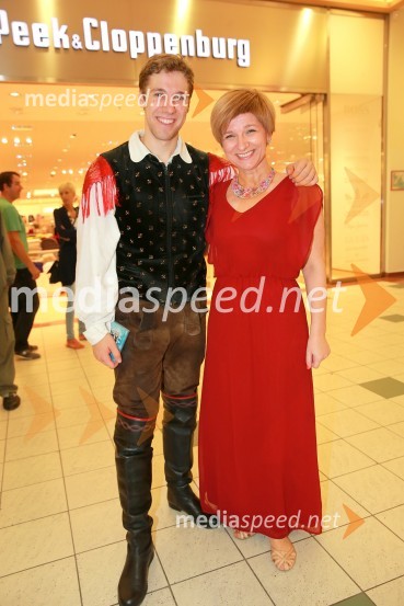  Sašo  Avsenik, glasbenik;  Petra Romih, vodja marketinga EuroparkEuropark praznuje 14. rojstni dan