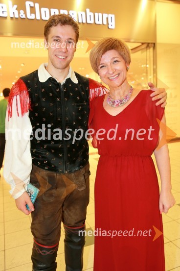  Sašo  Avsenik, glasbenik;  Petra Romih, vodja marketinga EuroparkEuropark praznuje 14. rojstni dan