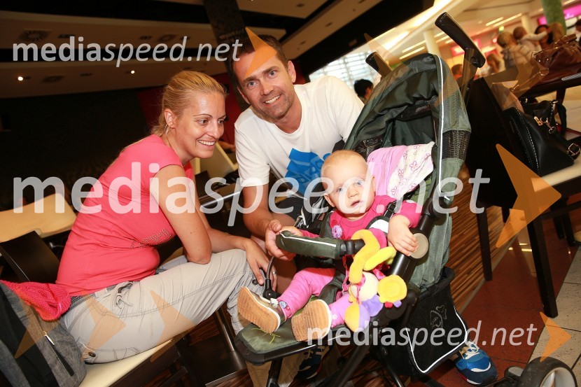  Miša Margan Kocbek, novinarka;  Gorazd Kocbek, Oljarna Kocbek;  Kiana KocbekEuropark praznuje 14. rojstni dan