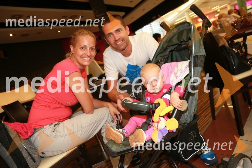  Miša Margan Kocbek, novinarka;  Gorazd Kocbek, Oljarna Kocbek;  Kiana KocbekEuropark praznuje 14. rojstni dan