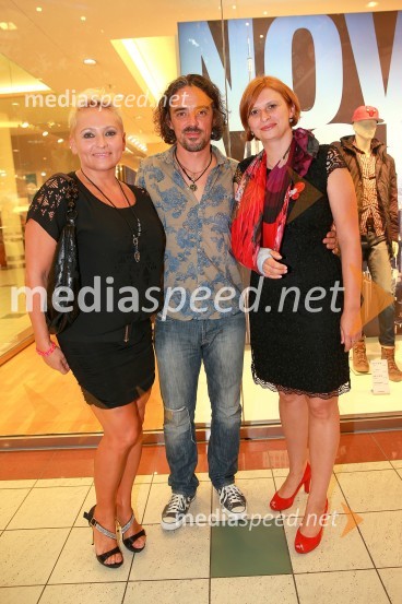  Natalija Kolšek, pevka;  Tomaž Klepač, pevec;  Simona Mandl, center manager EuroparkEuropark praznuje 14. rojstni dan