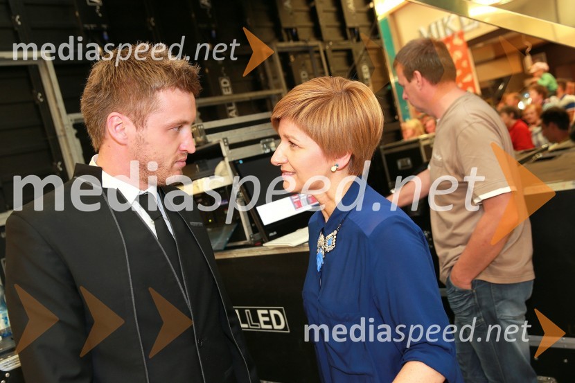  Denis Avdić, voditelj;  Petra Romih, vodja marketinga EuroparkEuropark praznuje 14. rojstni dan