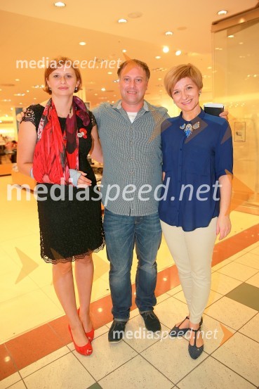  Simona Mandl, center manager Europark;  Tomaž  Ahačič, pevec;  Petra Romih, vodja marketinga EuroparkEuropark praznuje 14. rojstni dan