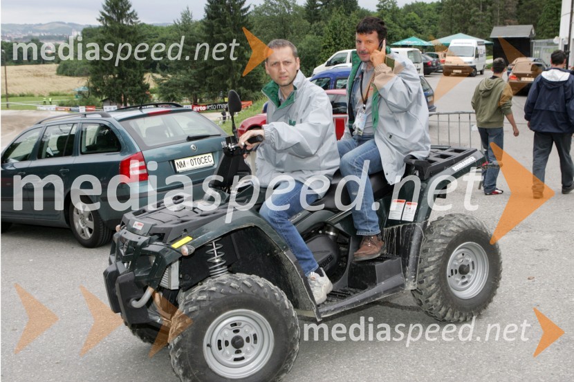 Urednik avtomobilske priloge pri Večeru, nekdanji sovoznik v rallyju ter organizator rallya Škoda Maribor Matjaž Korošak in direktor relija Andrej KnezRALLY, 3.Škoda rally Maribor