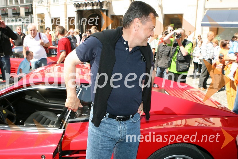 Zoran Jankovič, župan LjubljaneFerrarijeva štafeta ob 60. obletnici avtomobila Ferrari