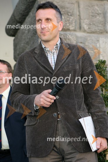 Miran Ališič, športni novinarFerrarijeva štafeta ob 60. obletnici avtomobila Ferrari