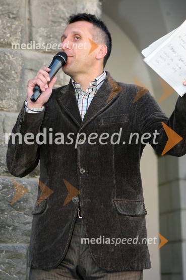 Miran Ališič, športni novinarFerrarijeva štafeta ob 60. obletnici avtomobila Ferrari