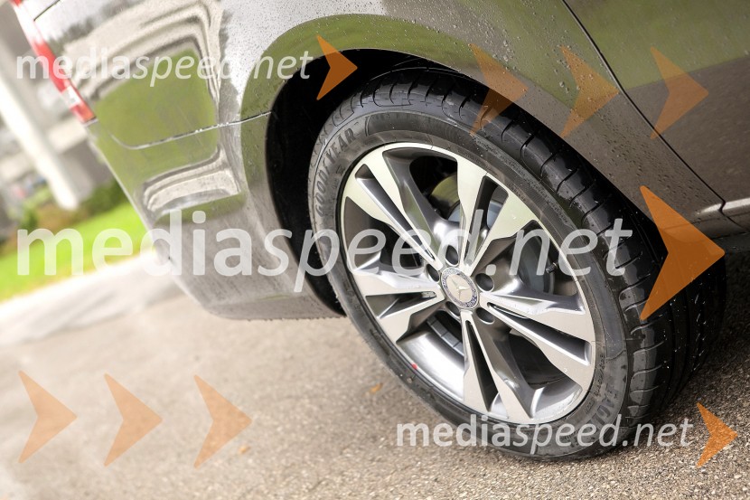 Mercedes razred VMercedes Benz predstavlja razred V