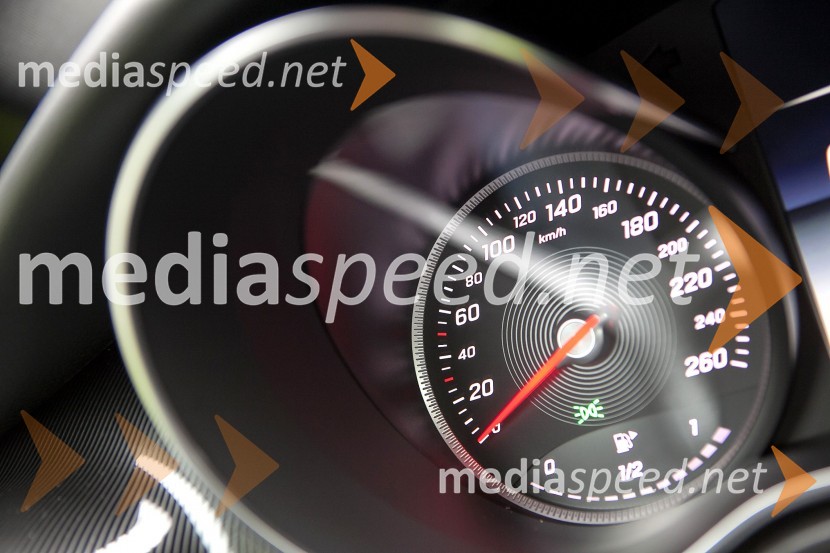 Mercedes razred VMercedes Benz predstavlja razred V