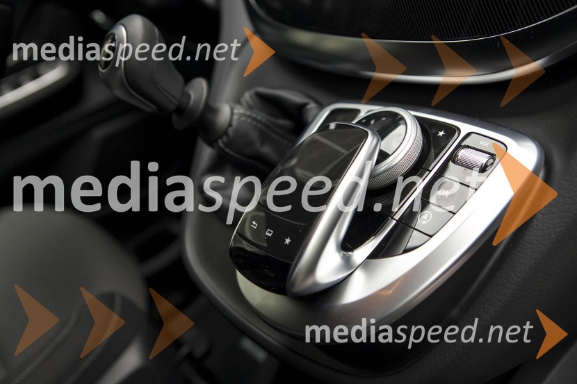 Mercedes razred VMercedes Benz predstavlja razred V