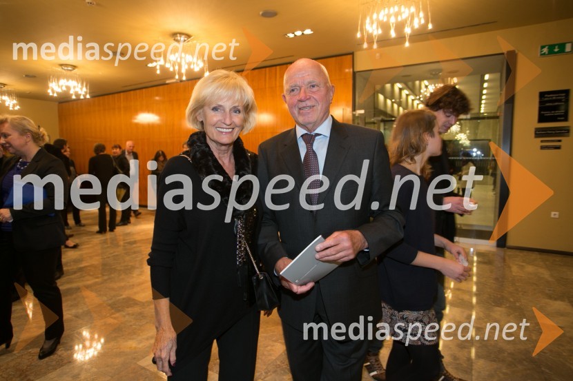  Ana  Žnidaršič;  Joco Žnidaršič, fotografZlata čeveljčka, premiera predstave