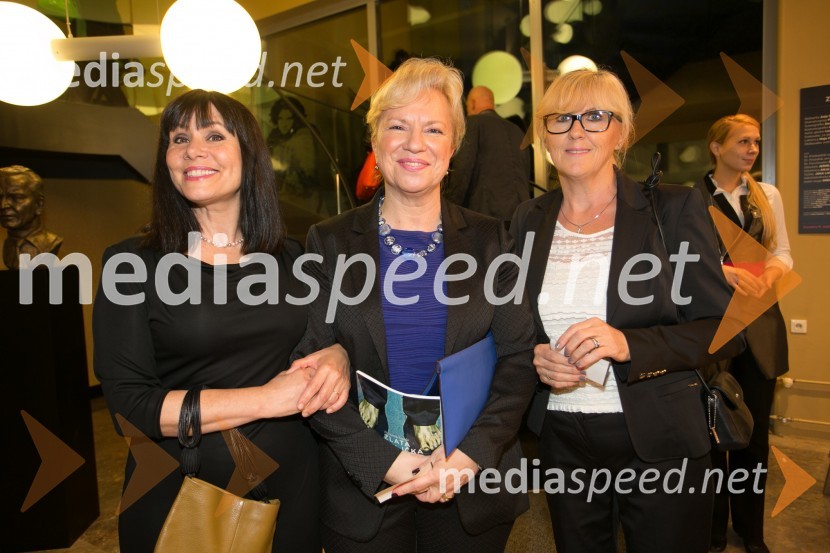  Zdenka Vošnjak;  Sabrina Pečelin, vodja odnosov z javnostmi pri Porsche Slovenija d.o.o.;  ... Zlata čeveljčka, premiera predstave