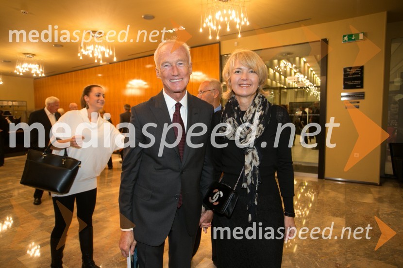  Janez  Pergar, prokurist NP Consulting;  Nevenka Črešnar Pergar, lastnica in direktorica podjetja NP ConsultingZlata čeveljčka, premiera predstave