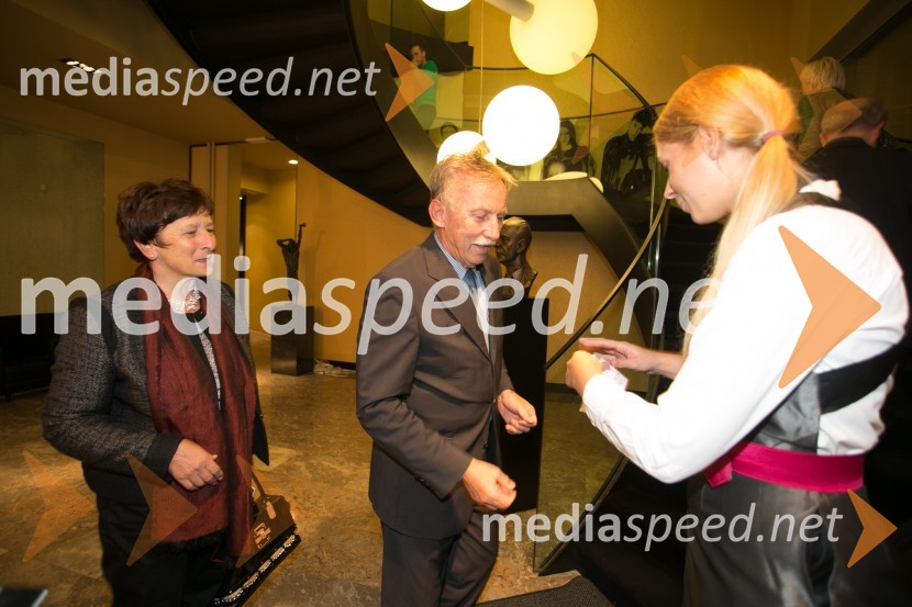  Andreja Arhar; dr. France Arhar, direktor Združenja bank SlovenijeZlata čeveljčka, premiera predstave