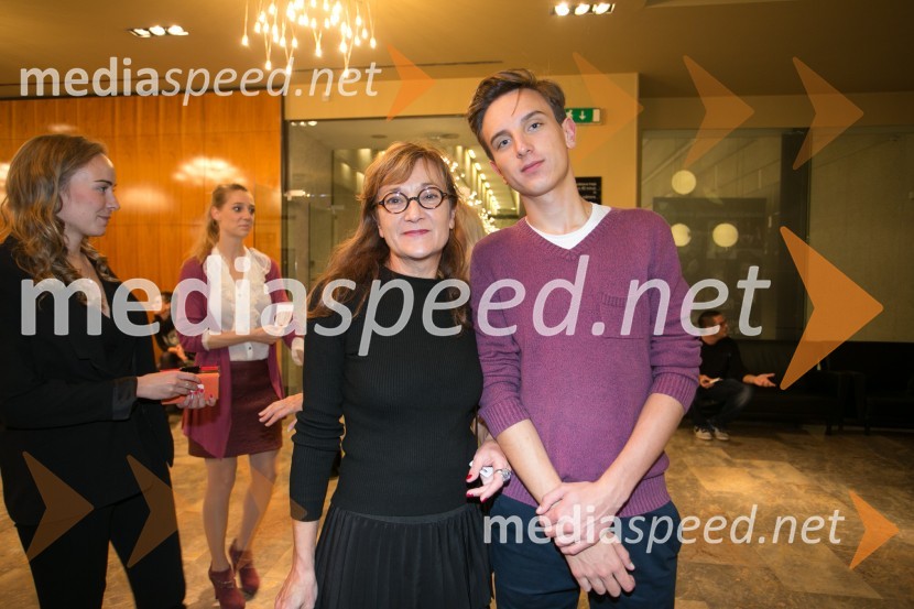  Nada Vodušek,  radijska voditeljica, performerka;  Oskar LongykaZlata čeveljčka, premiera predstave