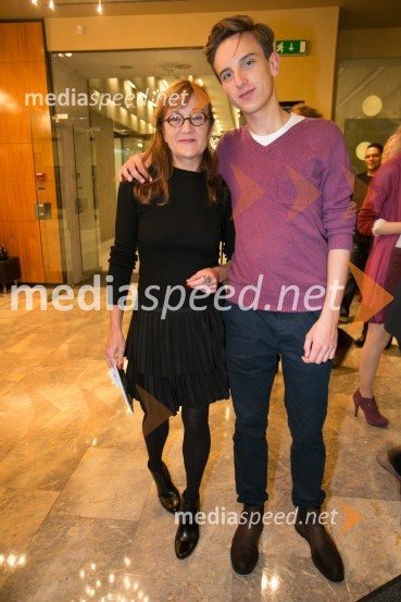  Nada Vodušek,  radijska voditeljica, performerka;  Oskar LongykaZlata čeveljčka, premiera predstave