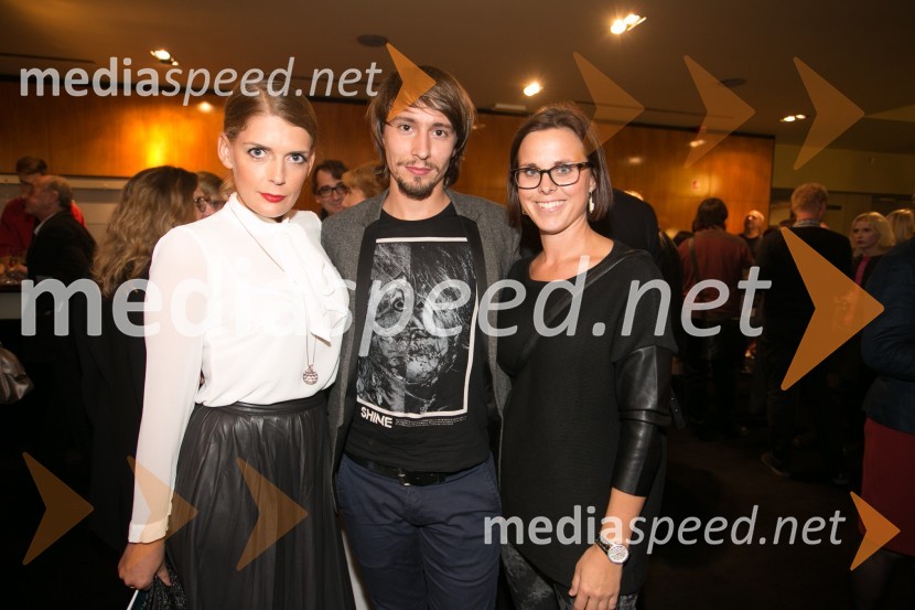  Maša Kljun, novinarka;  Jure Kopušar, igralec;  Petra Hrastar, MGLZlata čeveljčka, premiera predstave