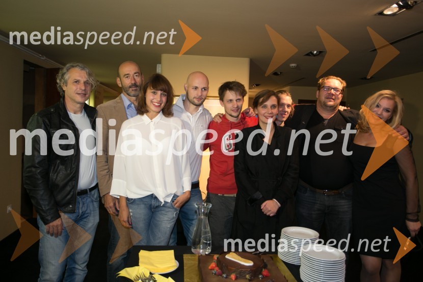  Milan Štefe, igralec;  Boris  Ostan, igralec;  Anja Drnovšek, igralka;  Jaka Lah, igralec;  Jernej Gašperin, igralec MGL;  Anja Suša, režiserka;  Gregor Prah, igralec;  Primož Pirnat, Igralec;  Karin Komljanec, igralkaZlata čeveljčka, premiera predstave