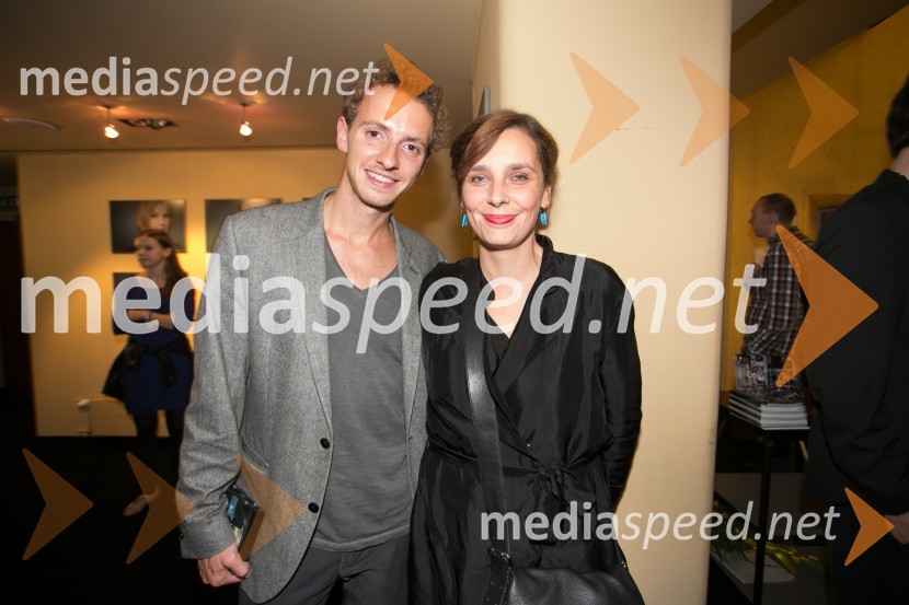  Laren  Polič Zdravič, glasbenik in igralec;  Anja Suša, režiserkaZlata čeveljčka, premiera predstave