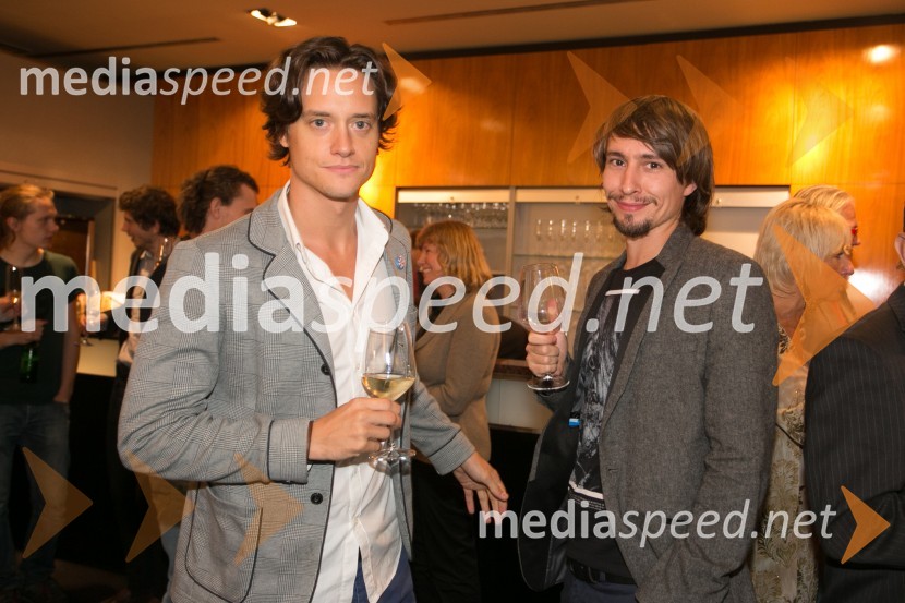  Domen Valič, igralec;  Jure Kopušar, igralecZlata čeveljčka, premiera predstave