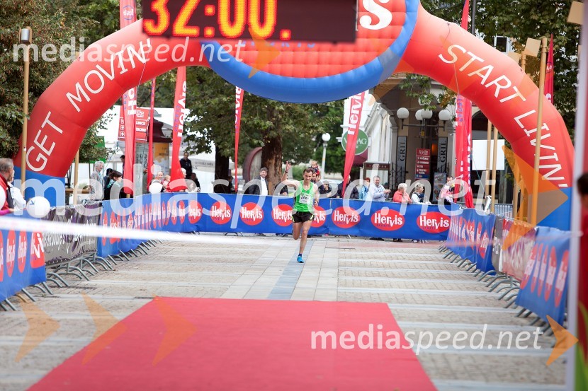  Riko Novak, zmagovalec teka na 10 km (2687)5. Eko maraton Maribor