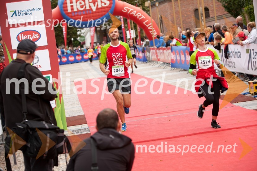  Simon Suhadolnik , tekač (2046);  Tija Cvelbar , tekačica (2574)5. Eko maraton Maribor