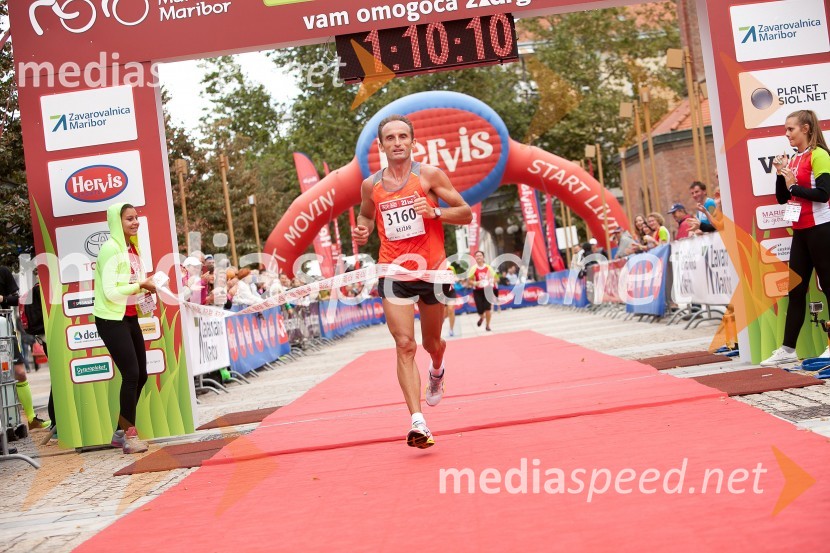  Roman Kejžar, atlet, zmagovalec teka na 21 km (3160)5. Eko maraton Maribor