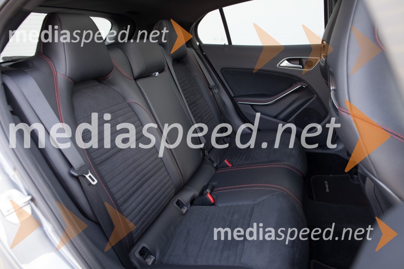 Mercedes-Benz GLA 220 CDI 4Matic, zadnja klop s solidno prostornostjoMercedes-Benz GLA 220 CDI 4Matic, mediaspeed test