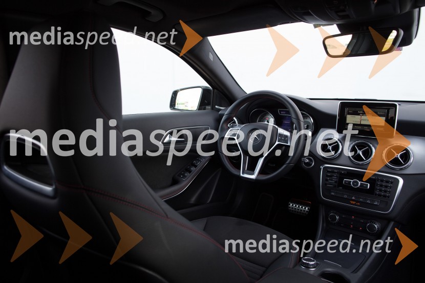 Mercedes-Benz GLA 220 CDI 4Matic, notranjostMercedes-Benz GLA 220 CDI 4Matic, mediaspeed test