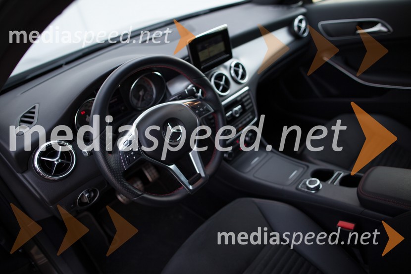 Mercedes-Benz GLA 220 CDI 4Matic, notranjostMercedes-Benz GLA 220 CDI 4Matic, mediaspeed test